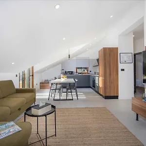 https://apartments-skrapa.hotels-in-trogir.com