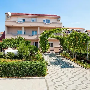 https://apartment-mare-zadar-23000.hotelinzadar.com
